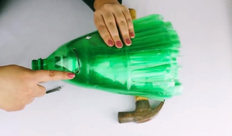 Изготовление метлы из пластиковых бутылок
