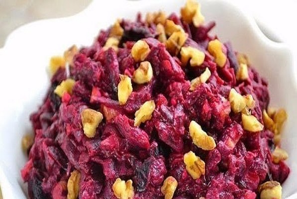 Витаминная бомба для вашего организма: салат из вареной свеклы с ...